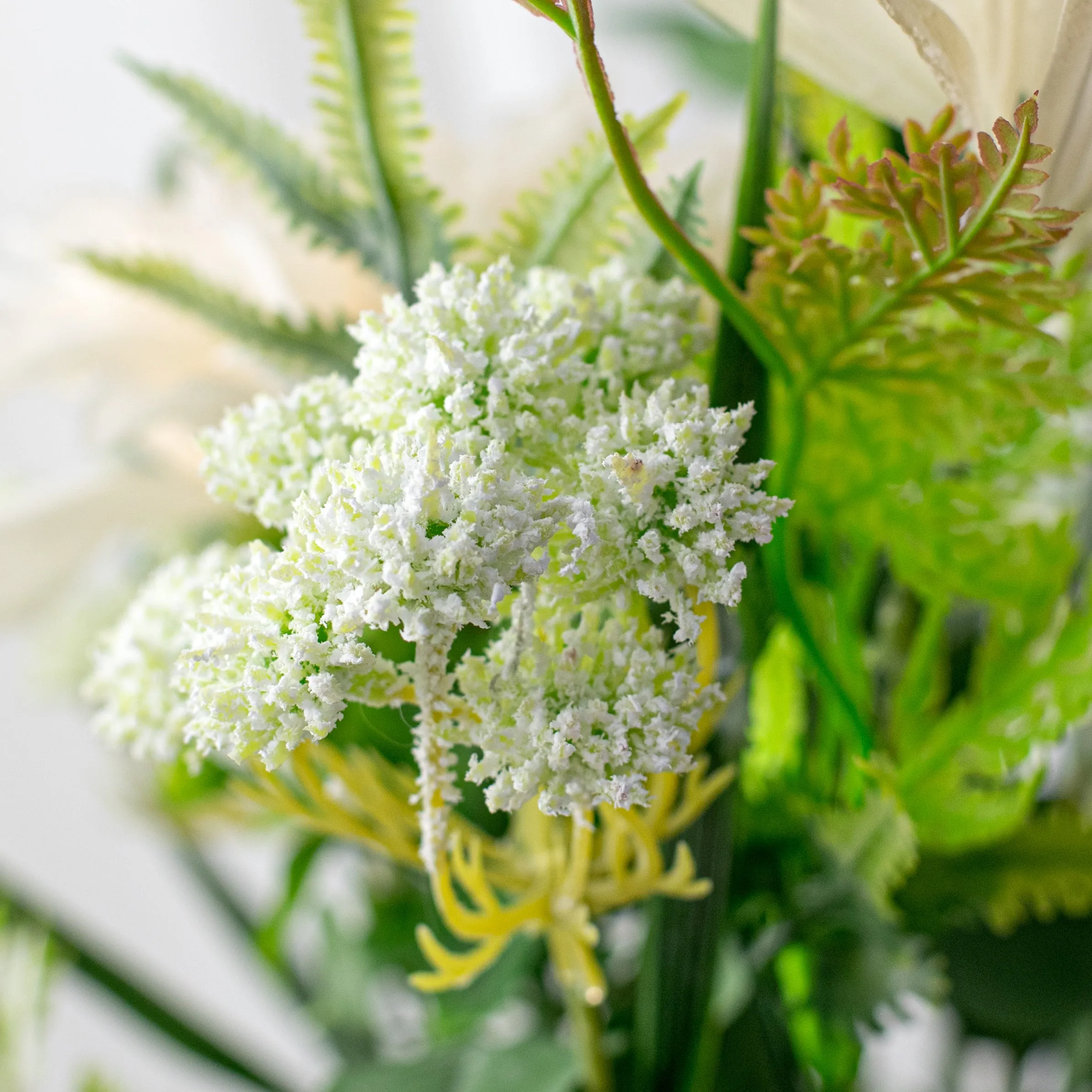 24" Dahlia & Epiphyllum Bush: White