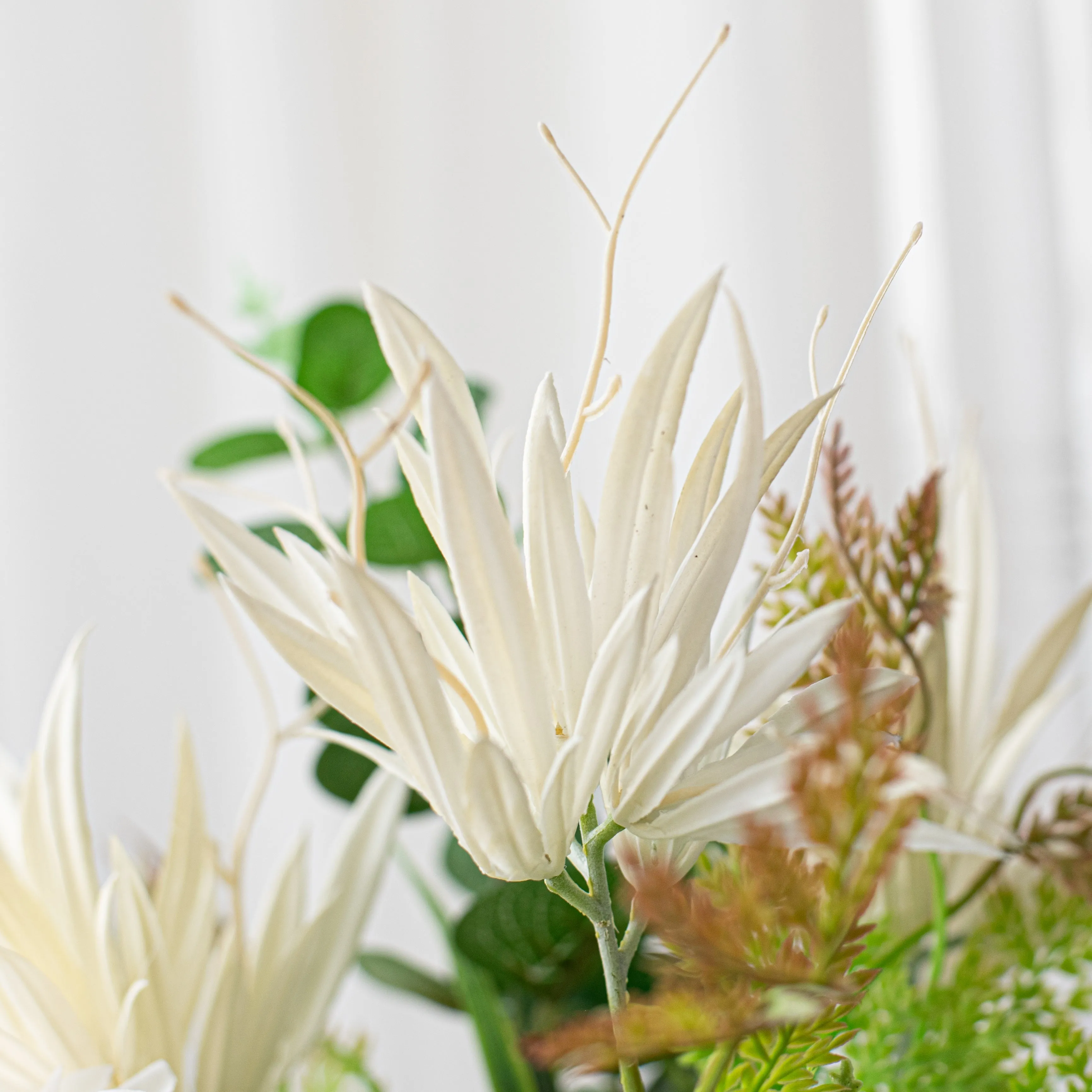 24" Dahlia & Epiphyllum Bush: White