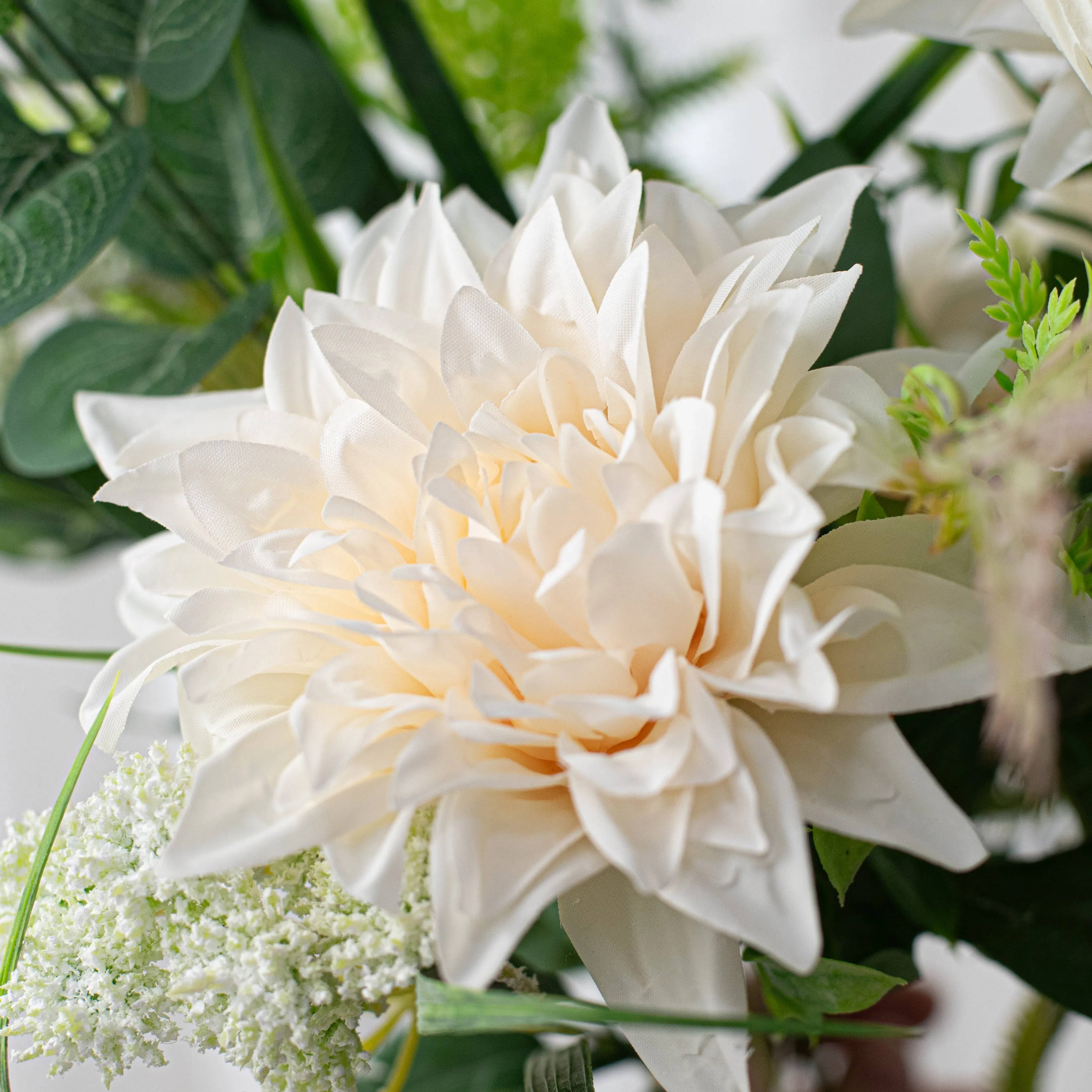 24" Dahlia & Epiphyllum Bush: White