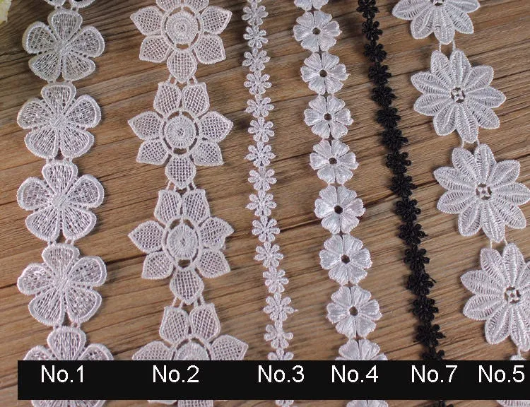 Embroidered Daisy Flower Lace Trim