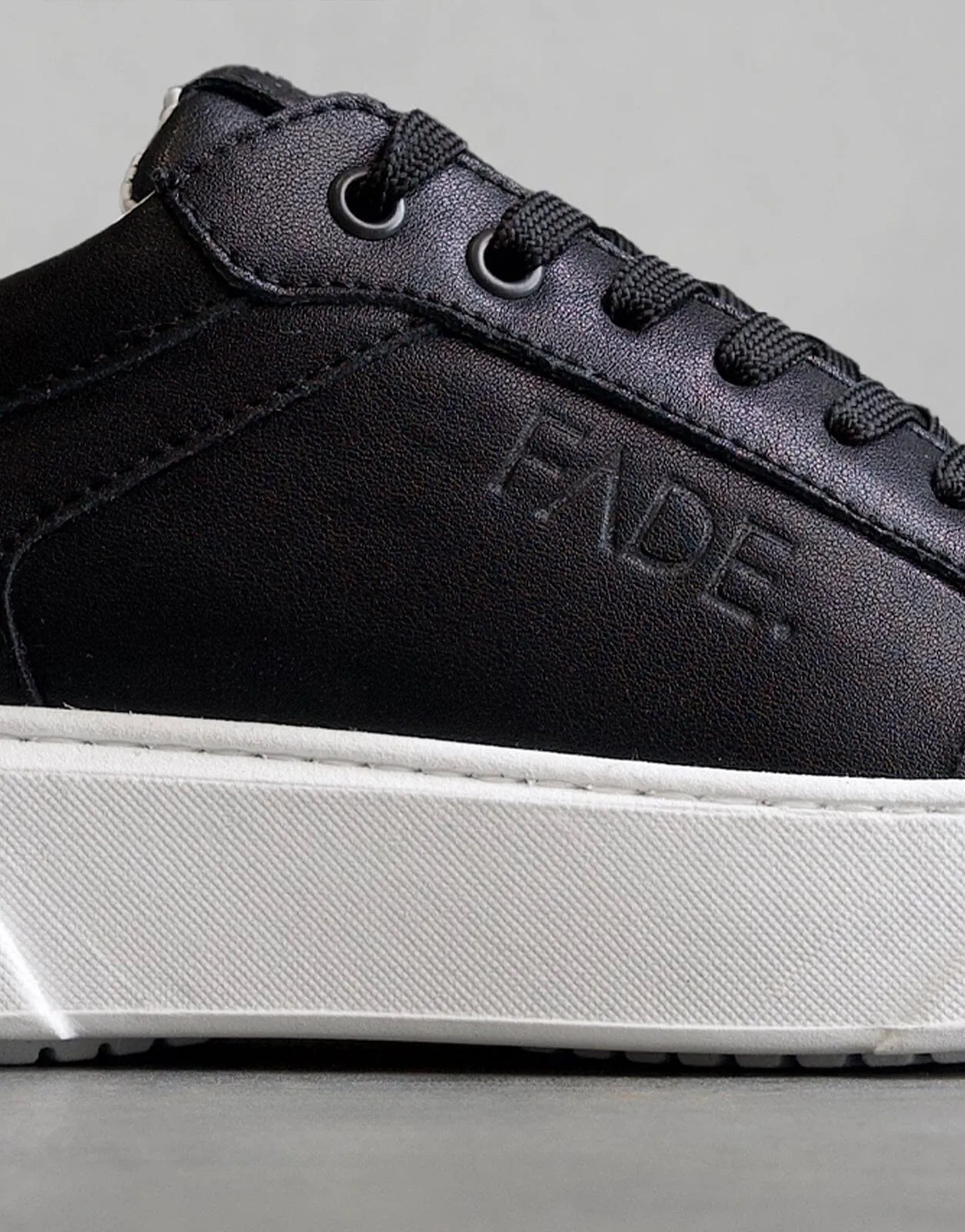 Fade Iconic II Black/White Sneaker