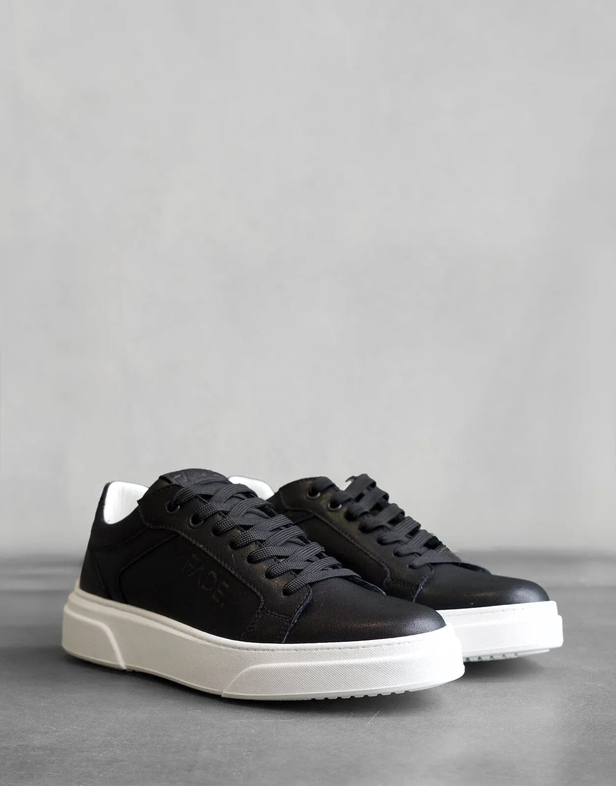 Fade Iconic II Black/White Sneaker