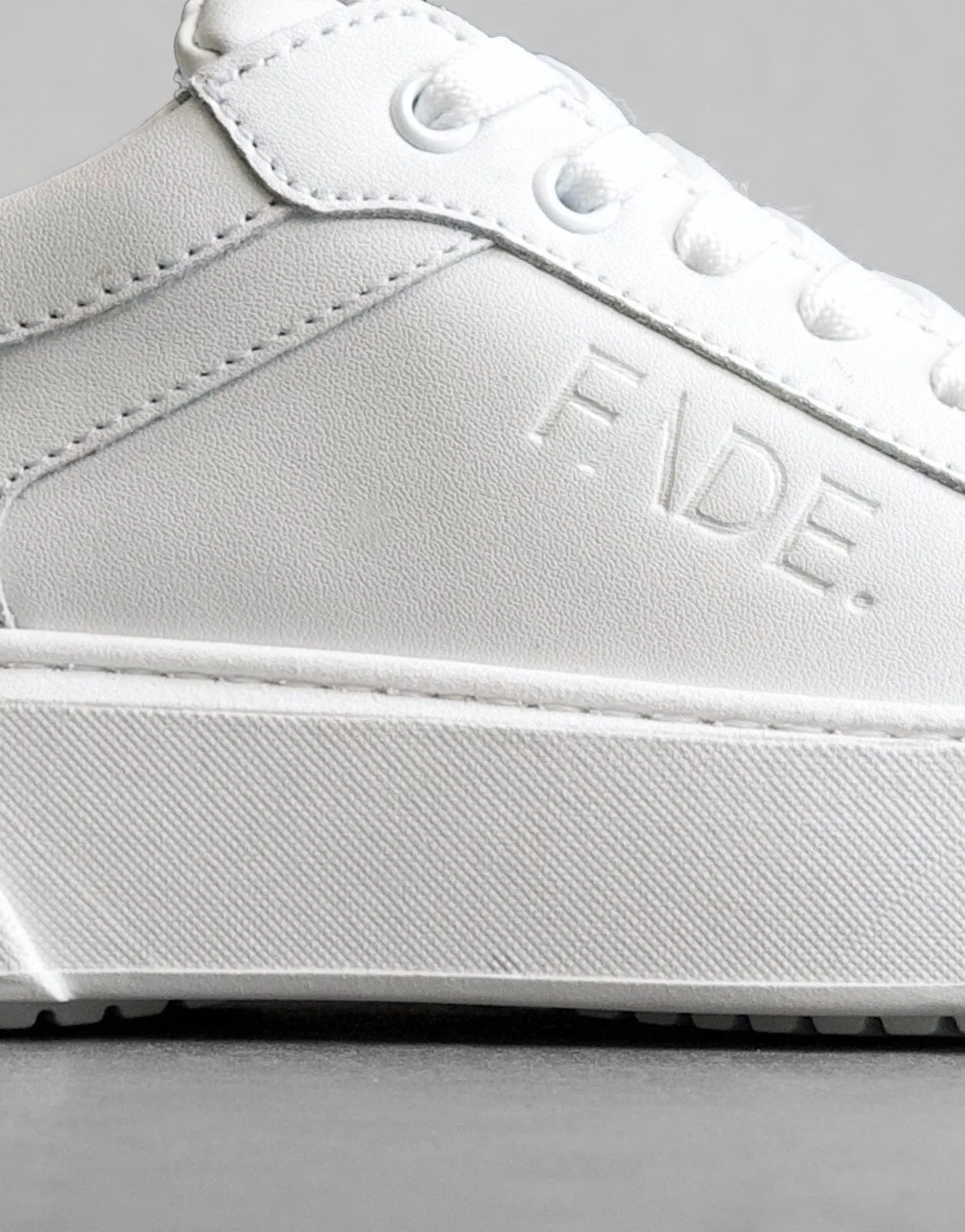 Fade Iconic II White Sneaker