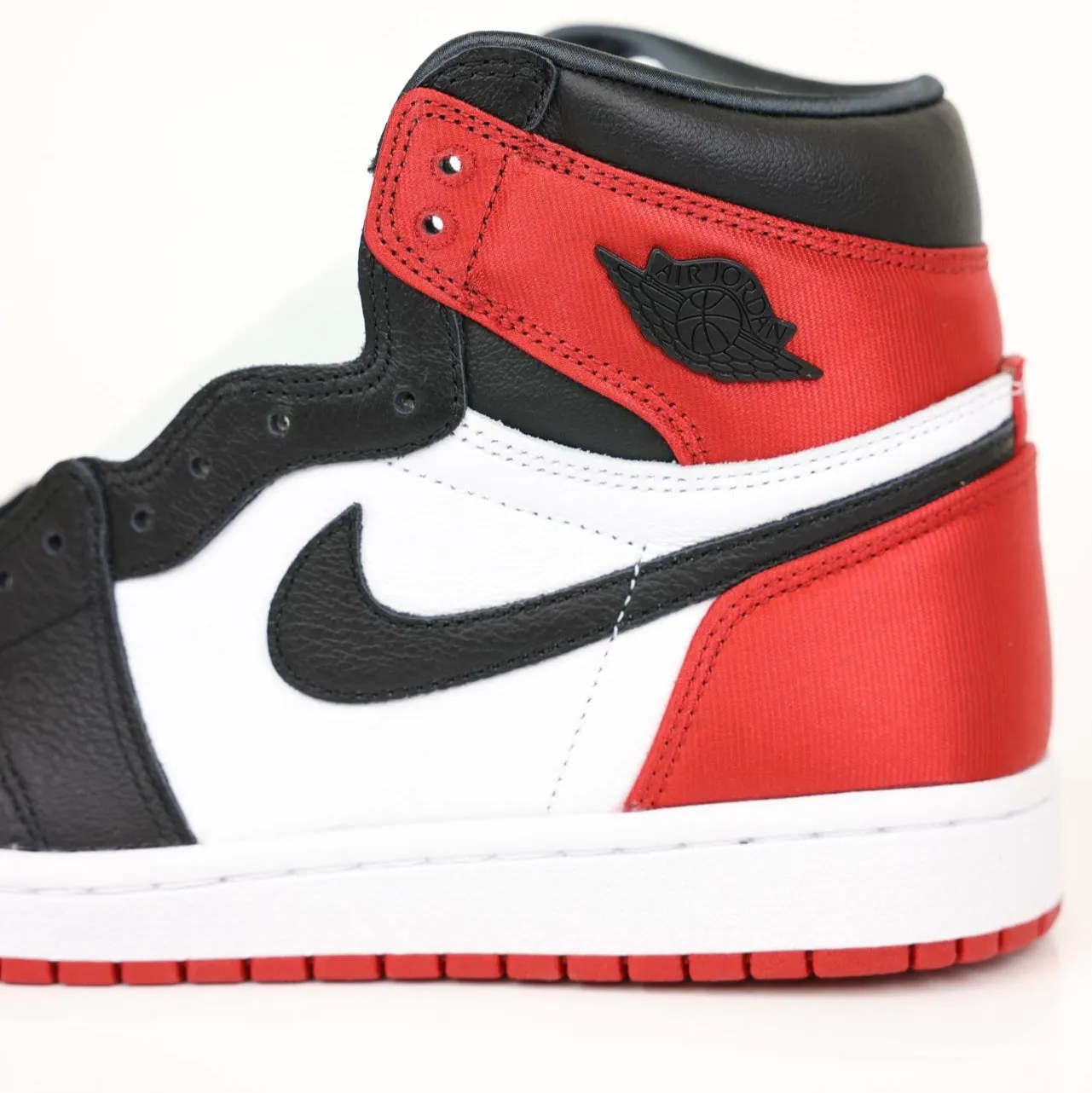 Jordan 1 Retro High Satin Black Toe