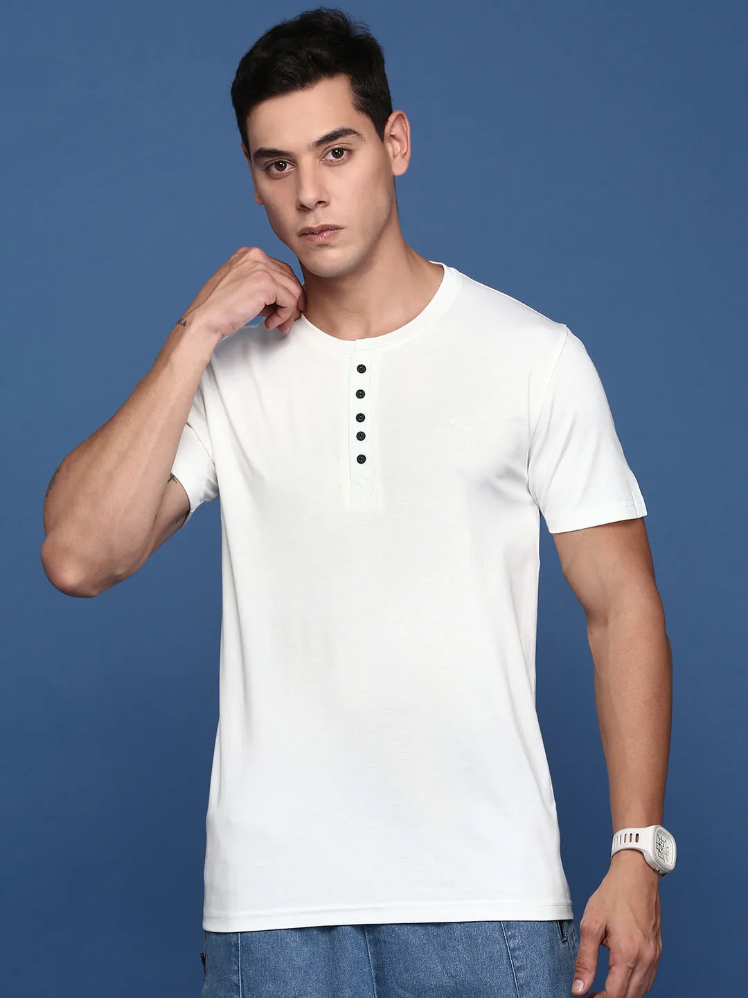 Men Solid White Slim Fit T-Shirt