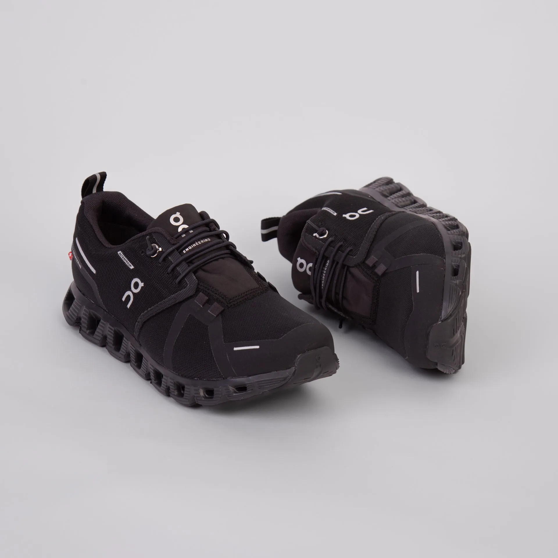 ON SNEAKERS CLOUD 5 W WATERPROOF ALL BLACK