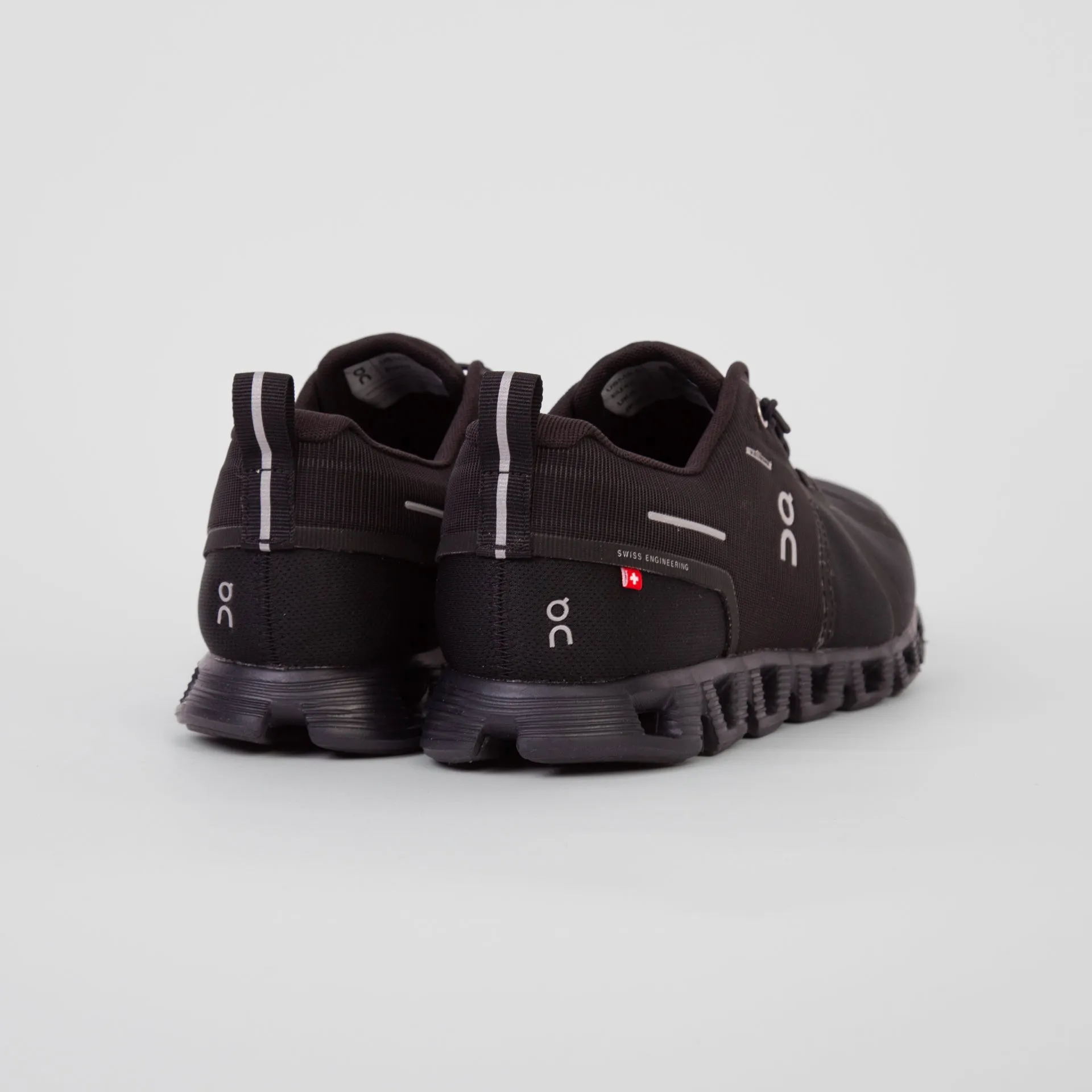 ON SNEAKERS CLOUD 5 WATERPROOF ALL BLACK