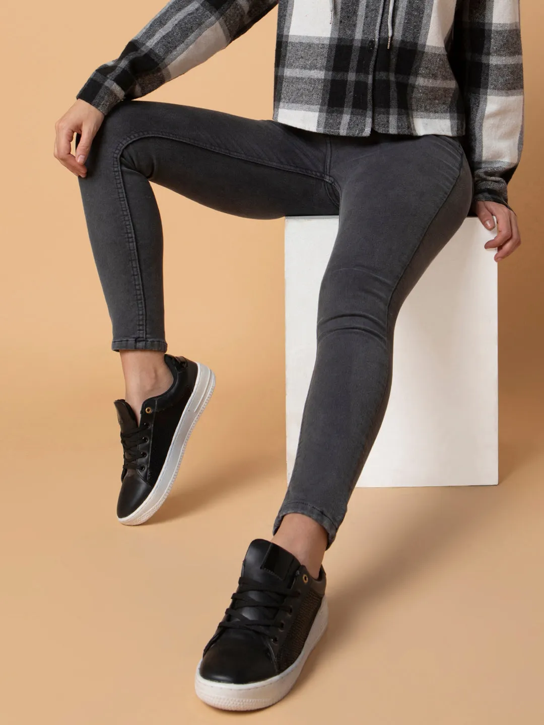 Women Grey Straight Fit Jeans